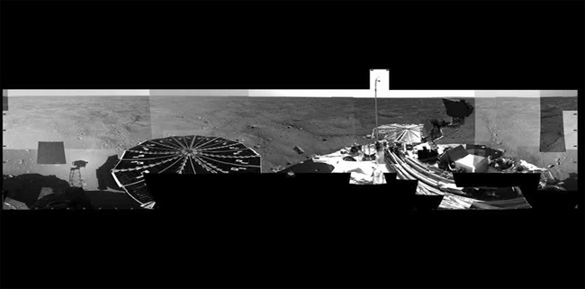 Phoenix Lander Stretches Arm, Surveys Martian Arctic